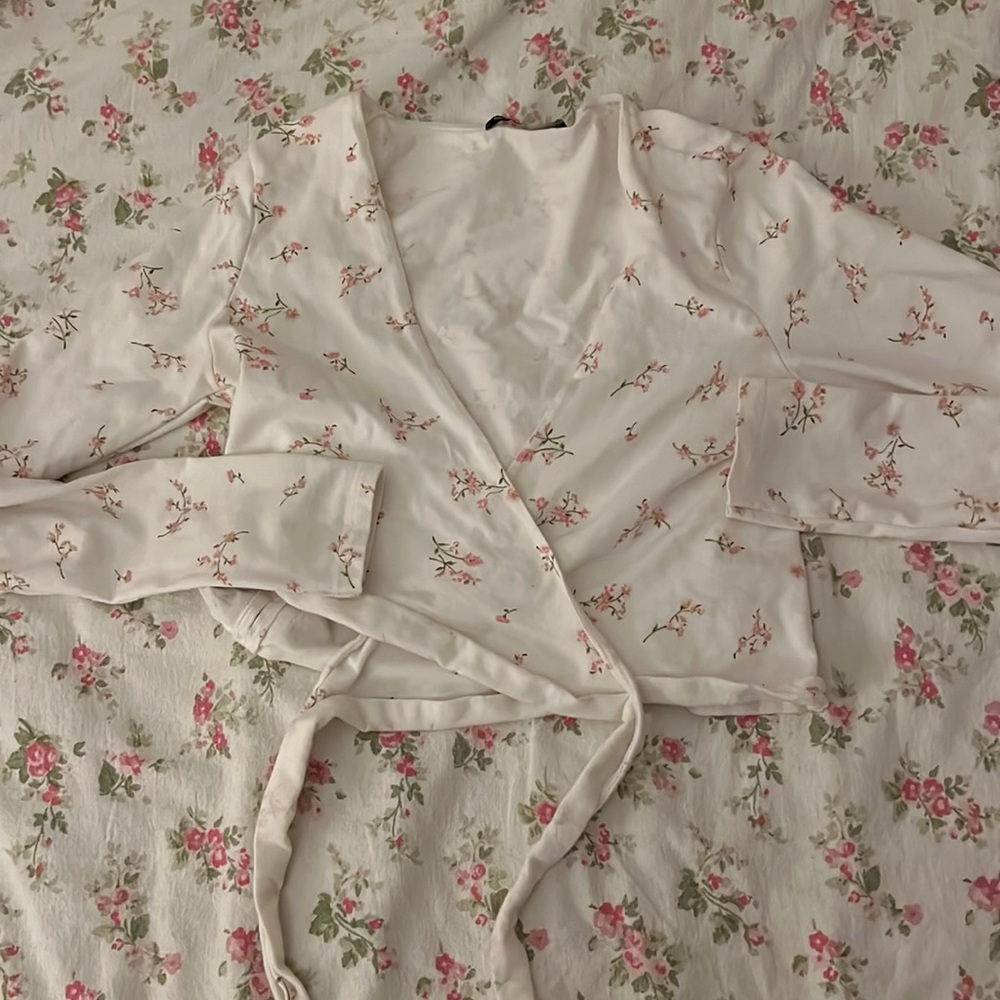 brandy floral pink and white wrap top